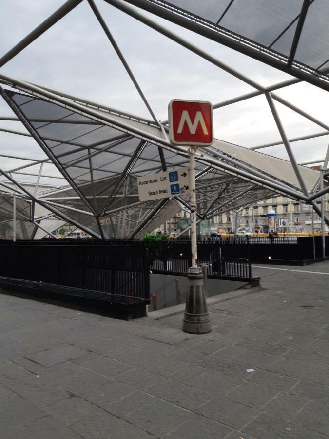Metropolis Stazione Centrale Naples Exterior photo